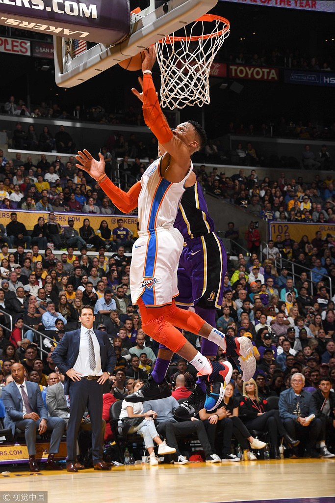 脚则在场上 脚则在场上